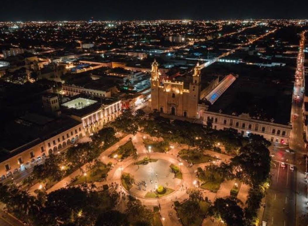 Hoy en Yucatán, el cielo estará medio nublado con lluvias aisladas en Quintana Roo, pero no en Yucatán ni Campeche. La temperatura será cálida por la mañana y calurosa durante la tarde, especialmente en Campeche y Yucatán, donde se iniciará una onda de calor. En Mérida, se espera nubes y claros la mayor parte del día, con temperaturas de 31°C por la mañana y 36°C por la tarde.